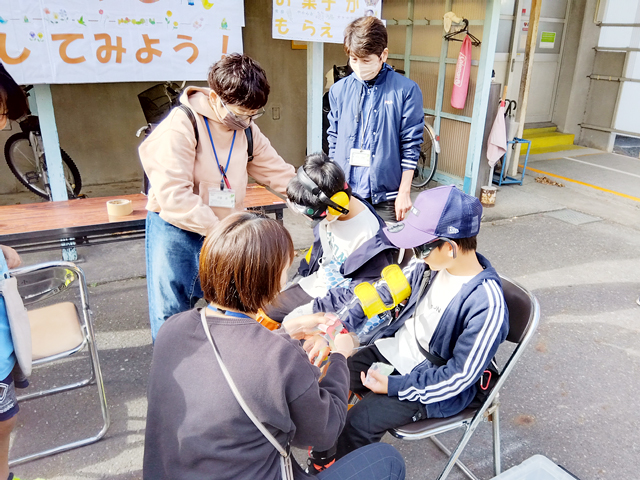 小学校のお祭りに参加しました。